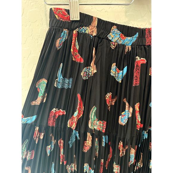 SHARON YOUNG | Western Cowboy Boots Pleated Maxi Skirt Black | Medium - Picture 3 of 8
